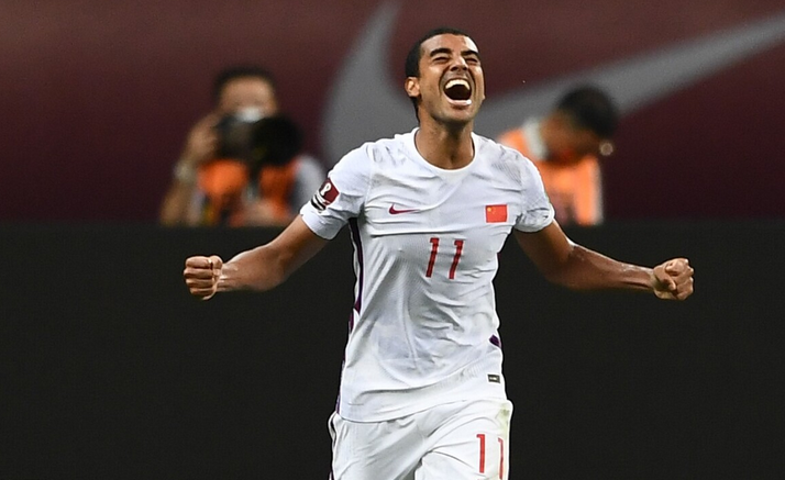 ألفونسو ديفيز يُذهل الجميع بسرعة خارقة في كلاسيكو ألمانيا
